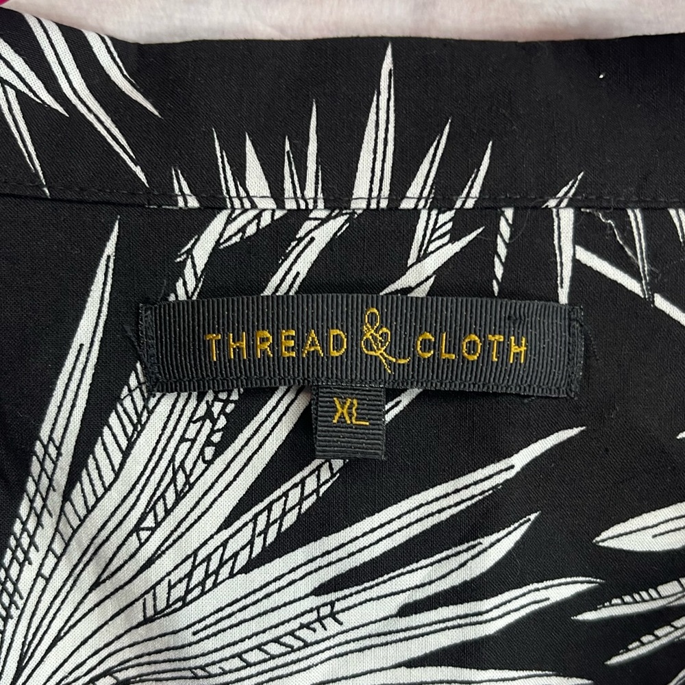 Thread and cloth black and white short sleeve button down shirt size XL - Picture 2 of 4